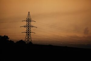 Energia elétrica acumula alta de quase 25% em 2021